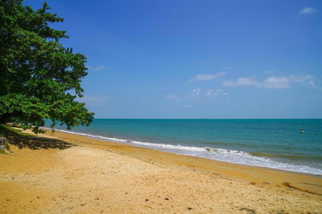 Coastline Hotel Port Dickson Esterno foto